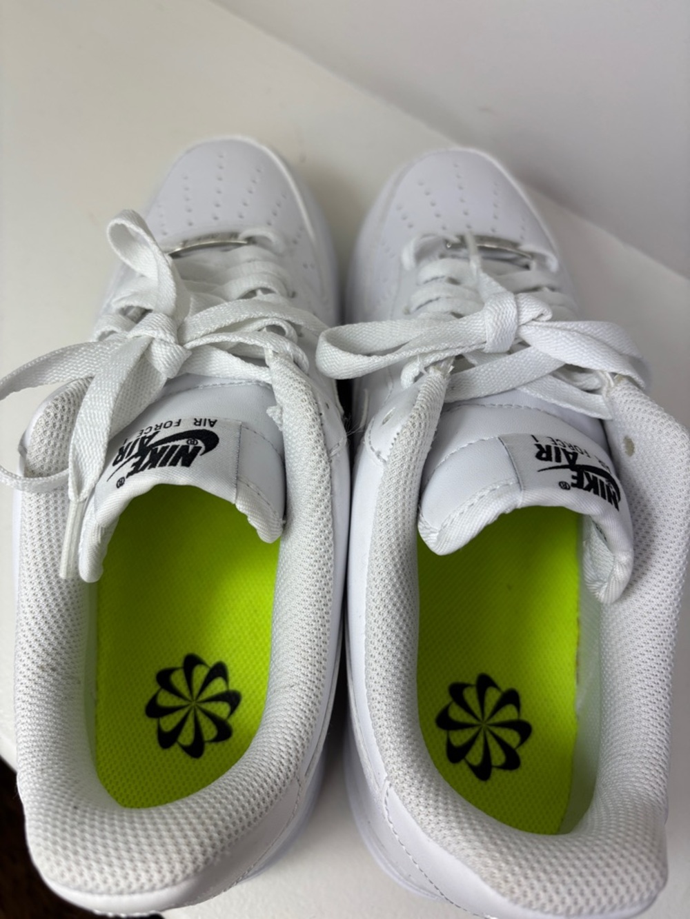 Nike Air Force 1 All-White Low-Top Leather Sneakers. Size 9,5 - Picture 5 of 14